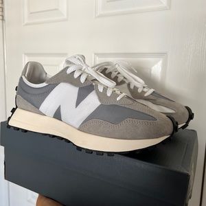 EUC New Balance 327 Sneakers - Size 9 Women's/ 7.5 Men's